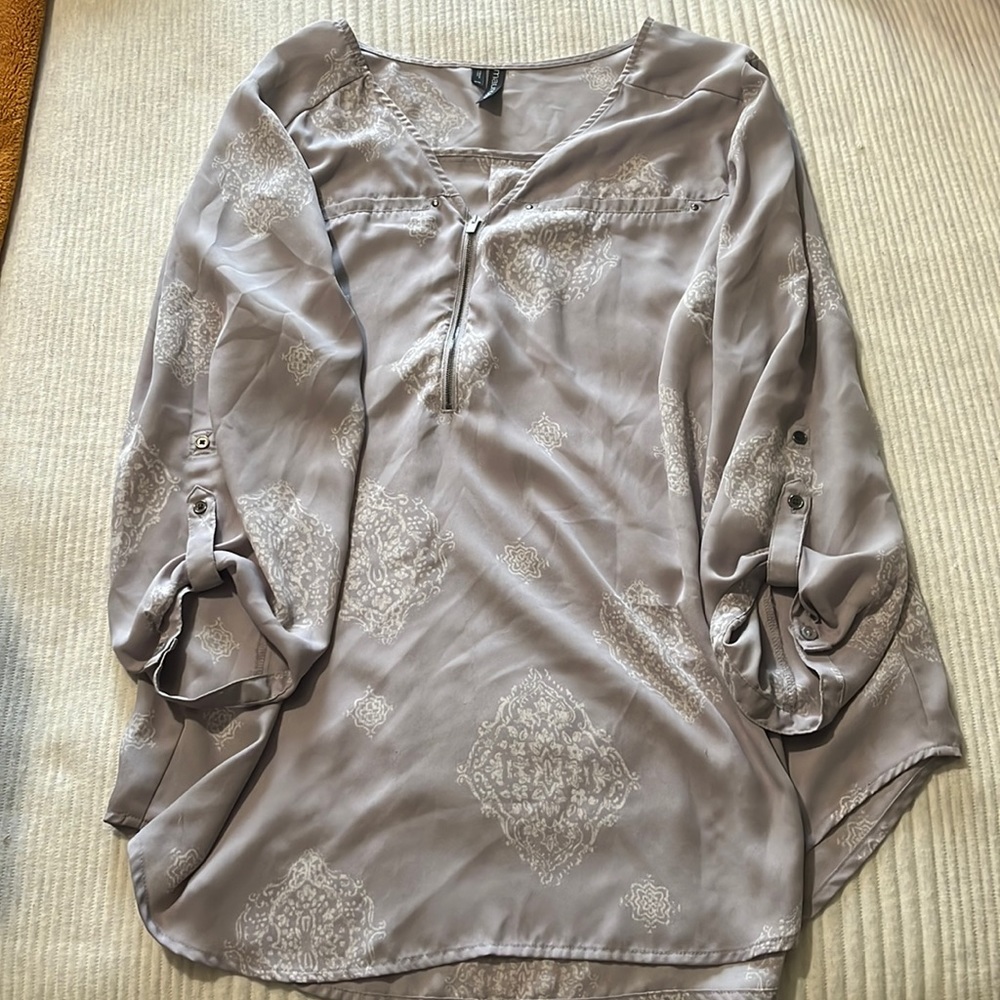 Women’s size Large Maurices top